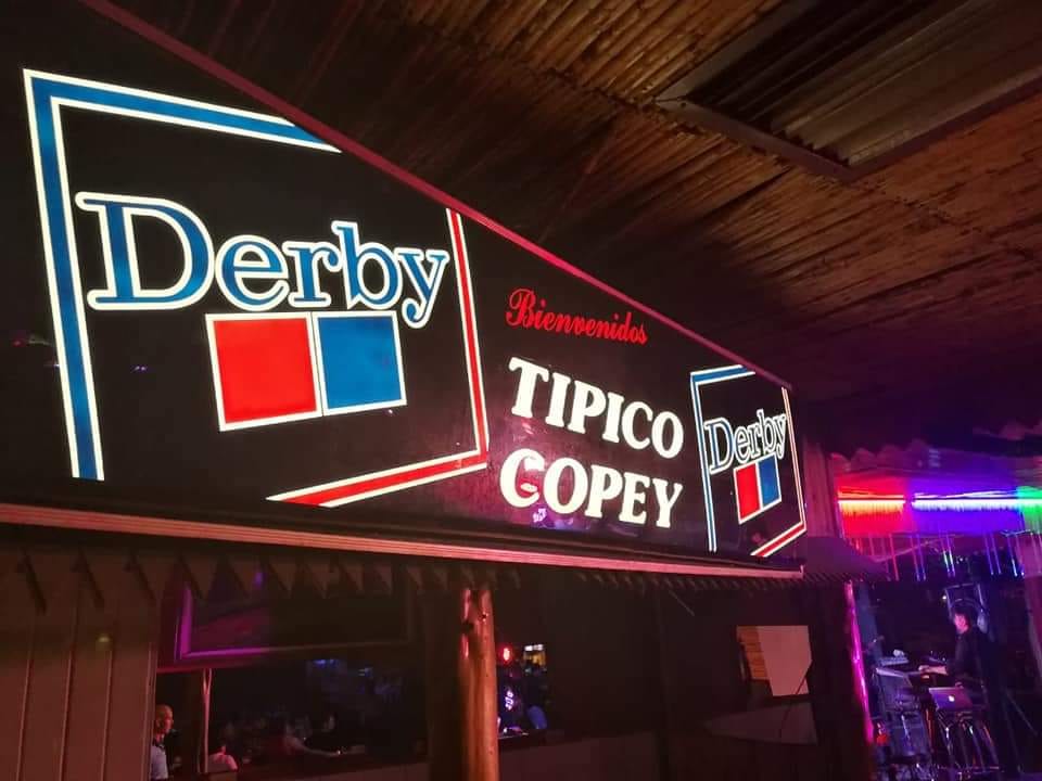 salon-tipico-corey1